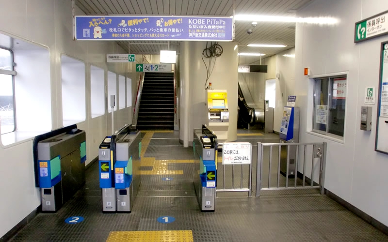 神户新交通港湾人工岛线贸易中心站