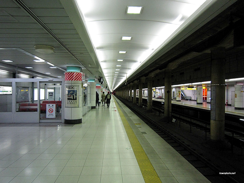 成田机场T2航站楼站JR东日本站台