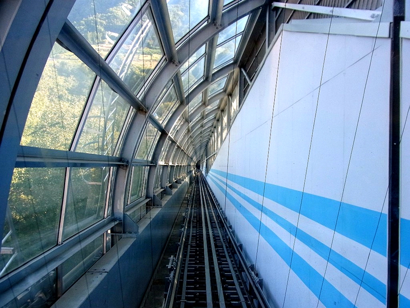 斜行电梯运行轨道