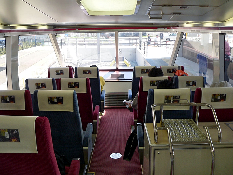 长野电铁1000系列车瞭望坐席