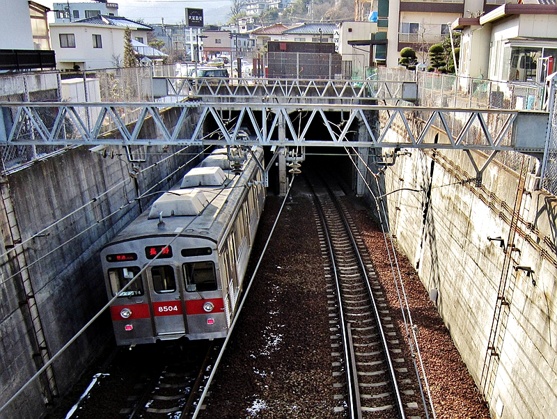长野电铁地下段与地上段的过渡段区间