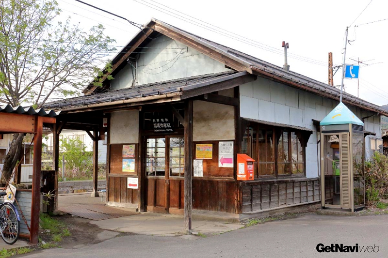 长野电铁始建于1927年的信浓竹原站站房