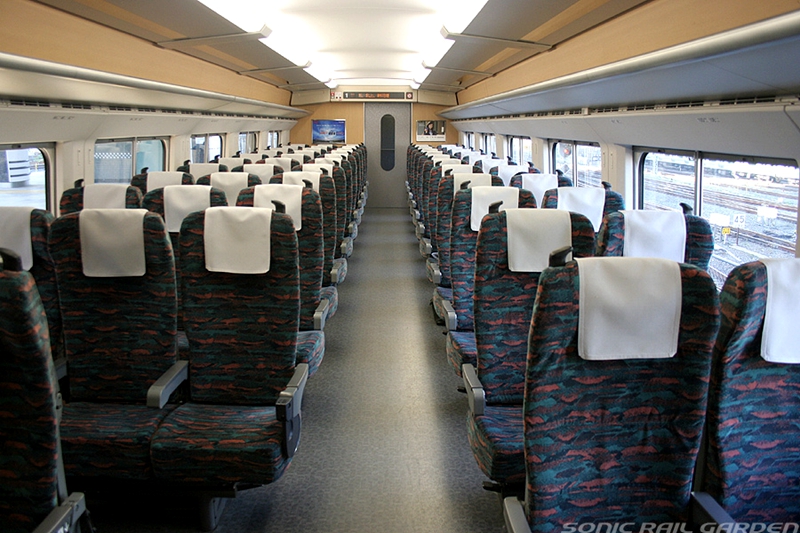 JR东日本E2系列车普通车厢内部