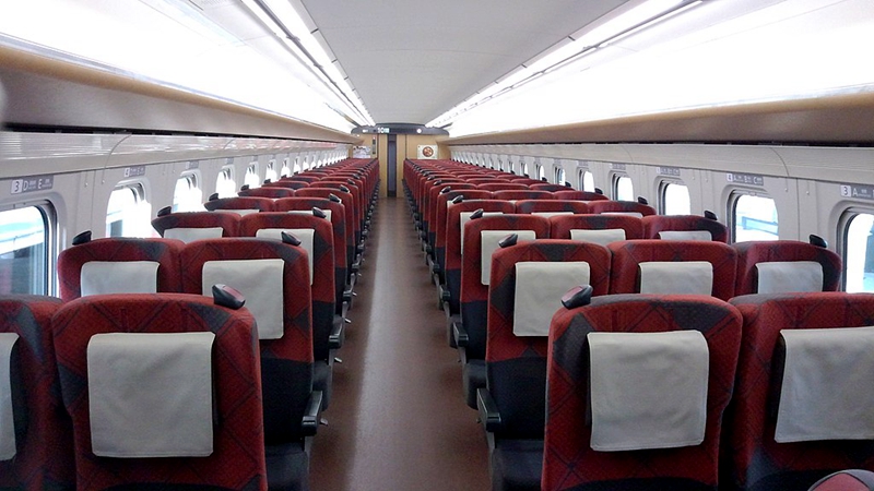 JR西日本W7系列车普通车厢内部