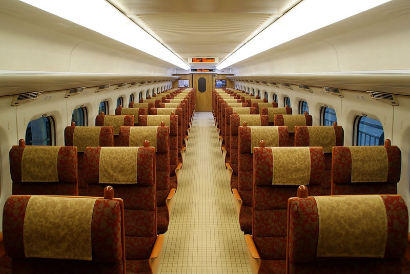 JR九州800系列车内部