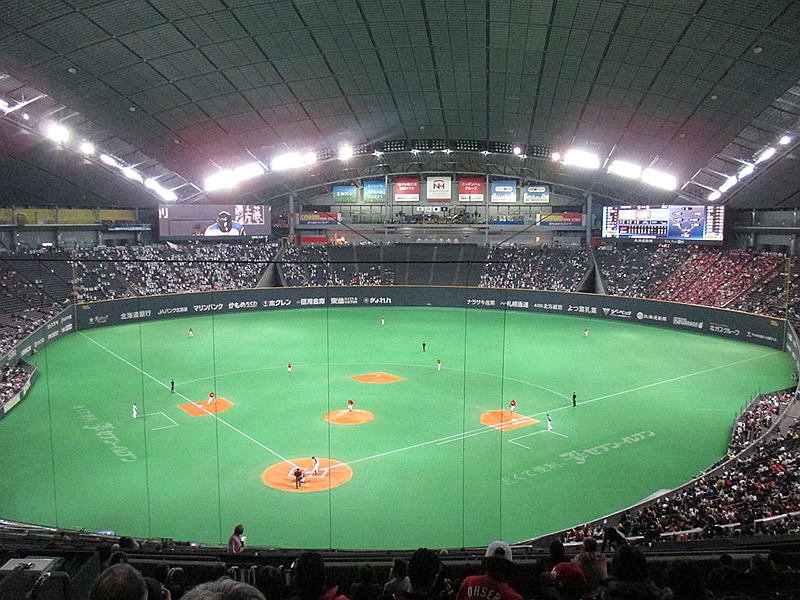 作为棒球场使用时的札幌穹顶体育场内部