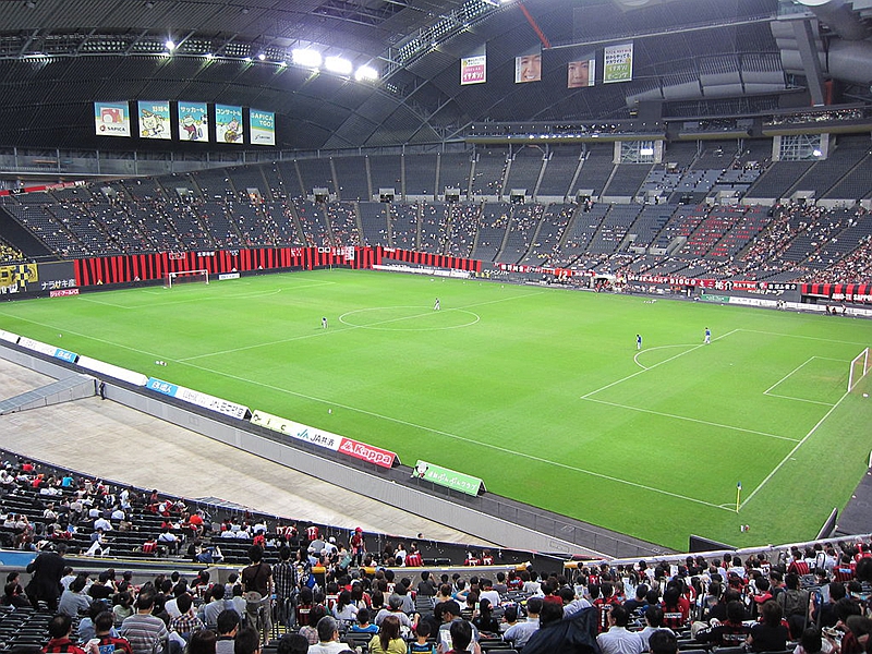 作为足球场使用时的札幌穹顶体育场内部